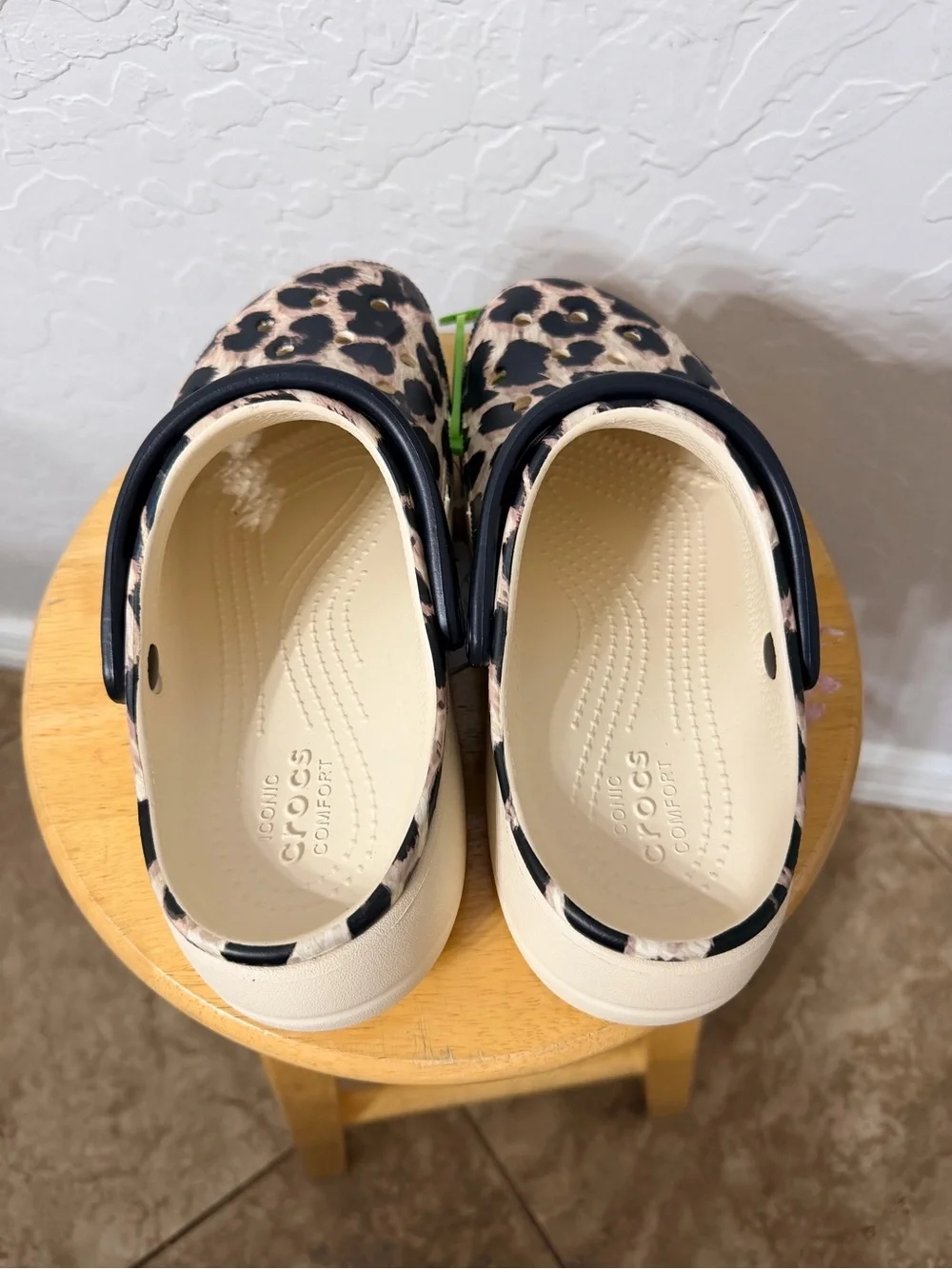 CROCS Women Size US 6 Leopard Print Clogs in Black and Cream size W6